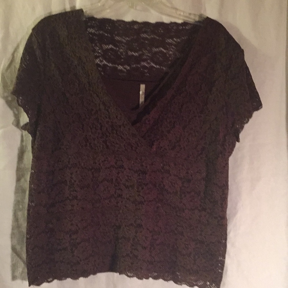Short sleeved lace top xl